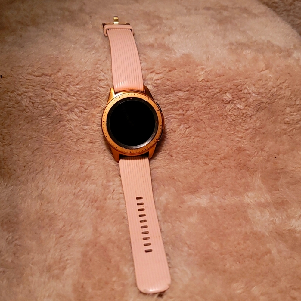 Samsung Galaxy Watch (42mm, GPS, Bluetooth) – Rose Gold (US Version)
